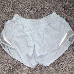 Lululemon Hotty Hot 2.5” Shorts